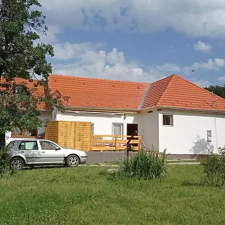 Lovas Vendeghaz Apartment Obanya