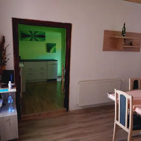 Lovas Vendeghaz Apartment Obanya